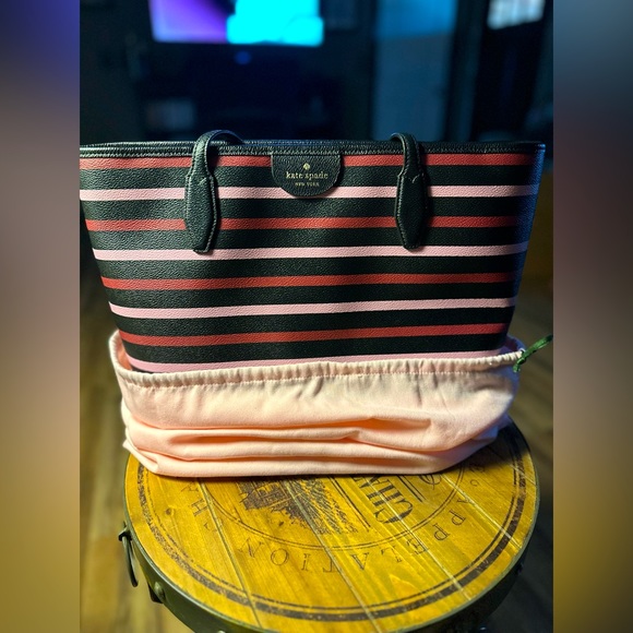 kate spade Handbags - LIKE NEW Kate Spade New York

LORI SAILING STRIPE TRICOLOR TOTE
